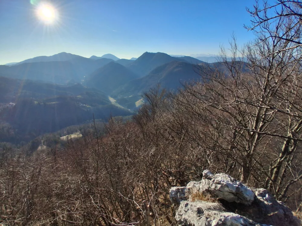 Širni razgledi z Zvonetove poti na Marijo Reko in Posavsko hribovje / Foto: Katja Petrovec