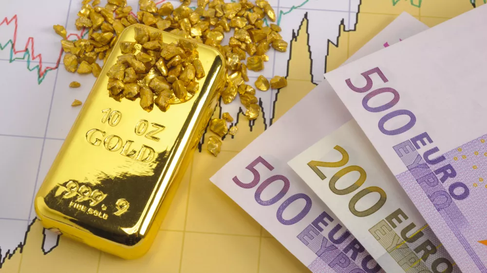 Slovenec zlata ne kupuje, da bi mu prinašal dodano vrednost, le varuje ga pred možnimi slabimi časi. / Foto: iStock