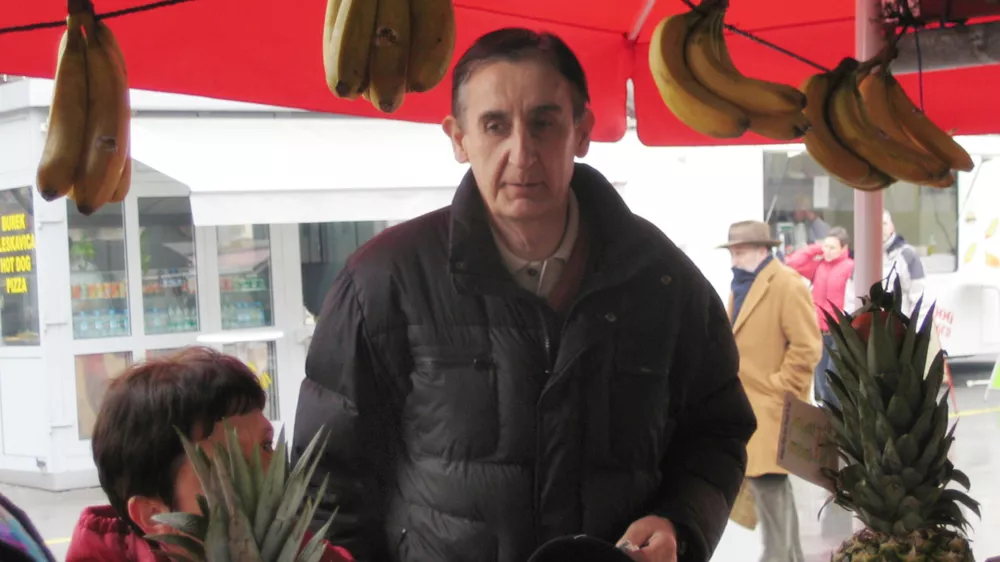 Aljoša Žorga, nekdanji košarkar na tržnici / Foto: Vito Avguštin