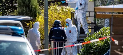 06 April 2025, Rhineland-Palatinate, Weitefeld: Forensics and police investigate the death of three people in Weitefeld. Photo: Markus Klümper/dpa