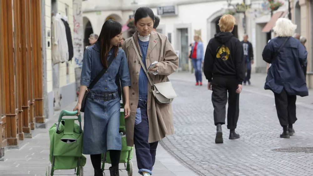 - Ljubljana - - 10.06.2022 - Turizem v Sloveniji – poletna turistična sezona - turisti - //FOTO: Jaka Gasar