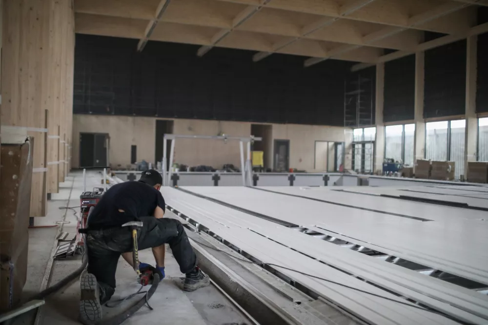 Za gradnjo kopališča v Vevčah je občina dobila sredstva iz evropskega sklada za regionalni razvoj in državnega proračuna. Foto: Bojan Velikonja 