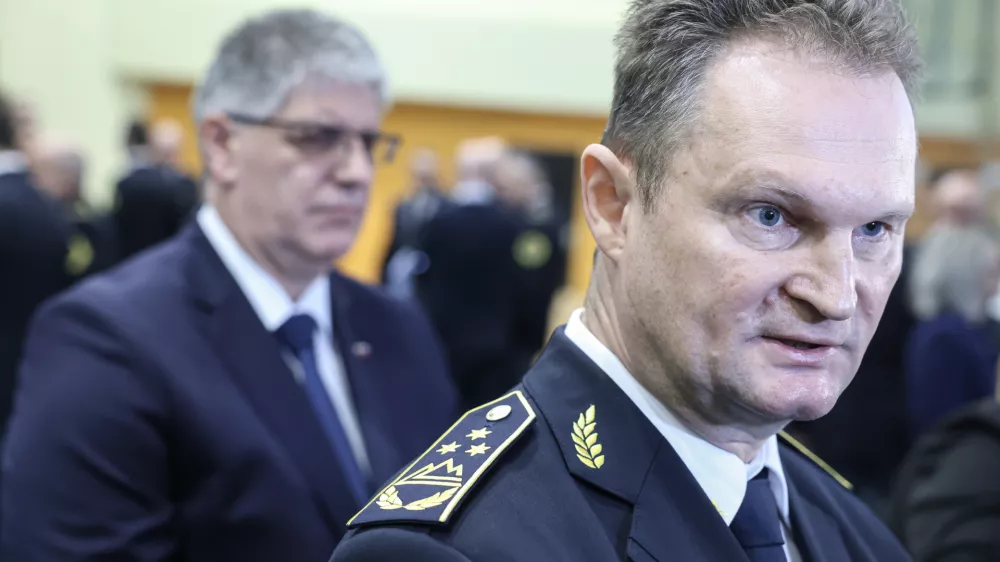 Boštjan Poklukar, Damjan Petrič- 12.02.2025 - Policija je nagradila 66 izjemnih posameznikov, ki so v najrazličnejših okoliščinah pomagali reševati življenja ljudi - podelitev, policija, hrabrost, požrtvovalnost, priznanja//FOTO: Jaka Gasar