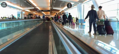 San Francisco, California, USA. August 2, 2024. Passengers walking through a brightly lit terminal at San Francisco International Airport with moving walkways.,Image: 906525354, License: Royalty-free, Restrictions: Contributor country restriction: Worldwide, Worldwide.Contributor usage restriction: Advertising and promotion, Consumer goods.Contributor media restriction: {30654A15-EEB5-421D-826F-3628BBF21768}, {30654A15-EEB5-421D-826F-3628BBF21768}., Model Release: no / Foto: Profimedia