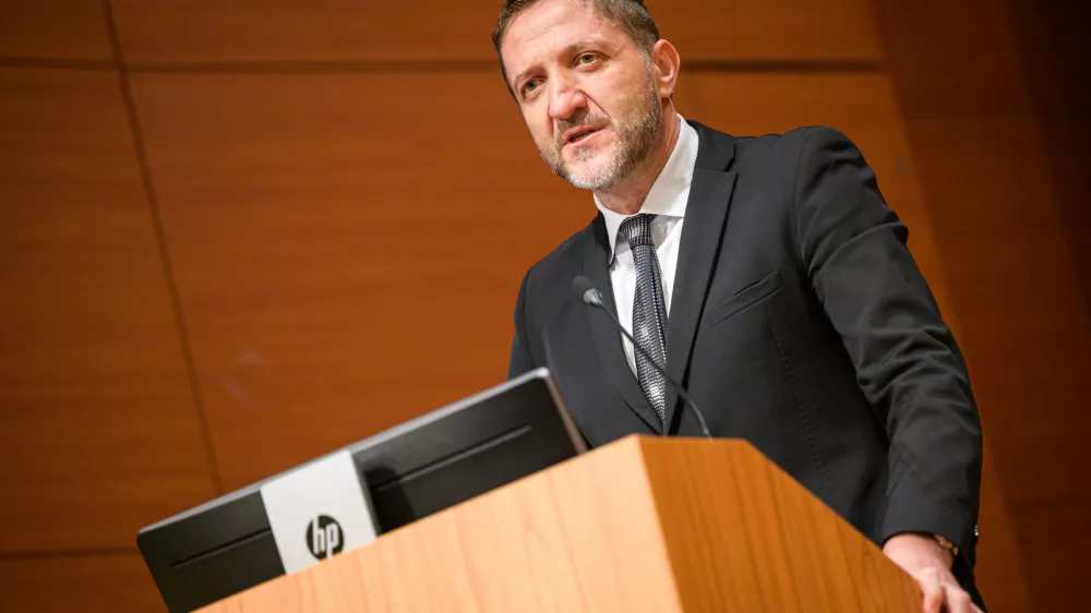 Ljubljana, Hotel UnionDan slovenskega kapitalskega trga 2025 v organizaciji Agencije za trg vrednostnih papirjev borznoposredniskih druzb, bank, druzb za upravljanje, Ljubljanske borze in Centralno klirinske depotne druzbe.Minister za finance Klemen Bostjancic.