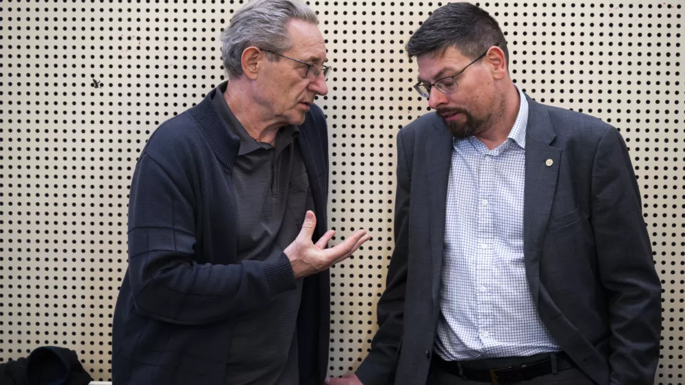 Branimir ŠtrukeljJakob Počivavšek09.04.2025 Seja pogajalske komisije, na kateri se bodo sestale vladna pogajalska skupina in pogajalski skupini reprezentativnih sindikatov javnega sektorjaFOTO: Nik Erik Neubauer