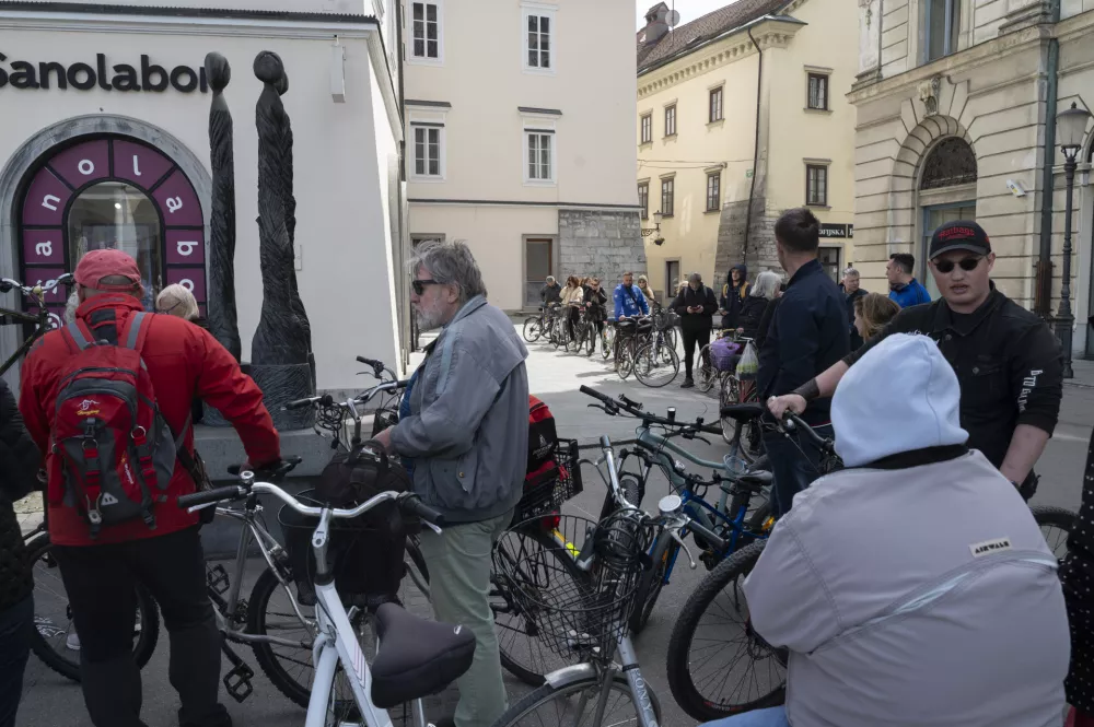 Od 14. ure dalje se je vila dolga vrsta na servis čakajočih kolesarjev. Foto: Nik Erik Neubauer
