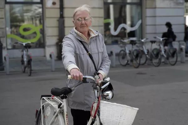 Gospa Marija je bila vesela, da je prišla dobro uro pred začetkom in bila tako že druga na vrsti. Foto: Nik Erik Neubauer
