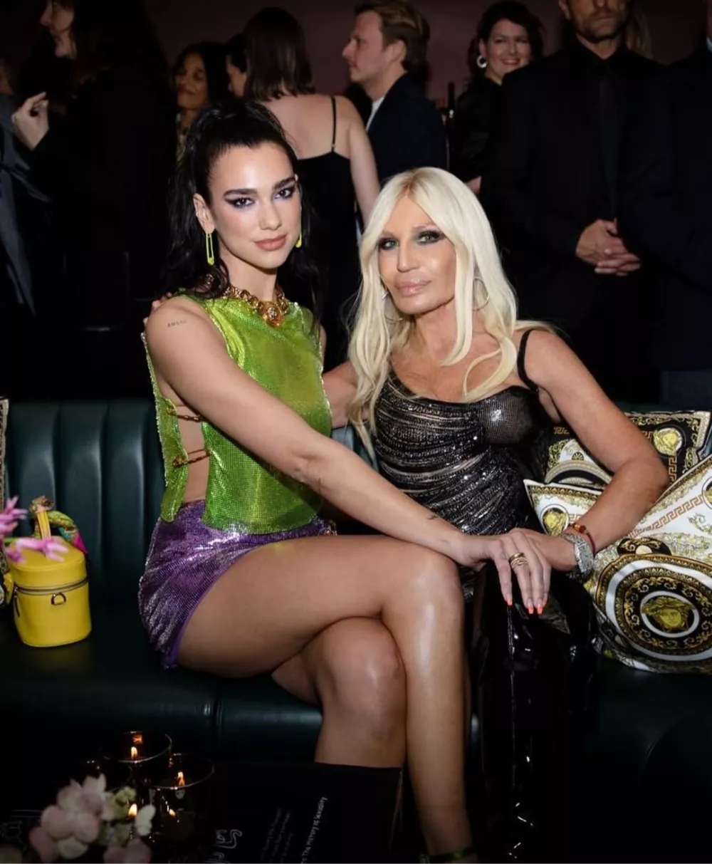 Donatella Versace v družbi DuaLipe F IG/Donatella Versace