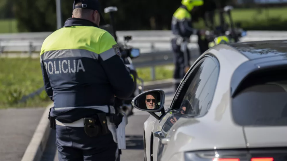 prometni nadzorpolicija - simbolična fotografijaprometna policijavarnost v prometupolicija na motorjihmotoristična policijaprehitri voznikiavtocestna policijaalkotestalkohol v prometu08.04.2025 Policijski nadzor, počivališče PovodjeFOTO: Nik Erik Neubauer