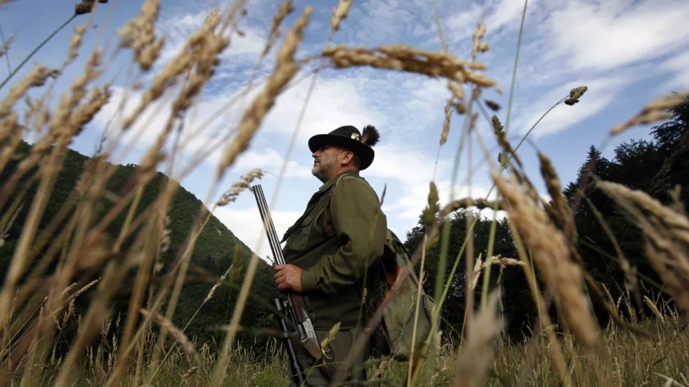 - lovec - jager - lovska puška - // FOTO: Luka CjuhaOPOMBA: ZA OBJAVO V PRILOGI – DNEVNIKOV OBJEKTIV - REPORTAŽA