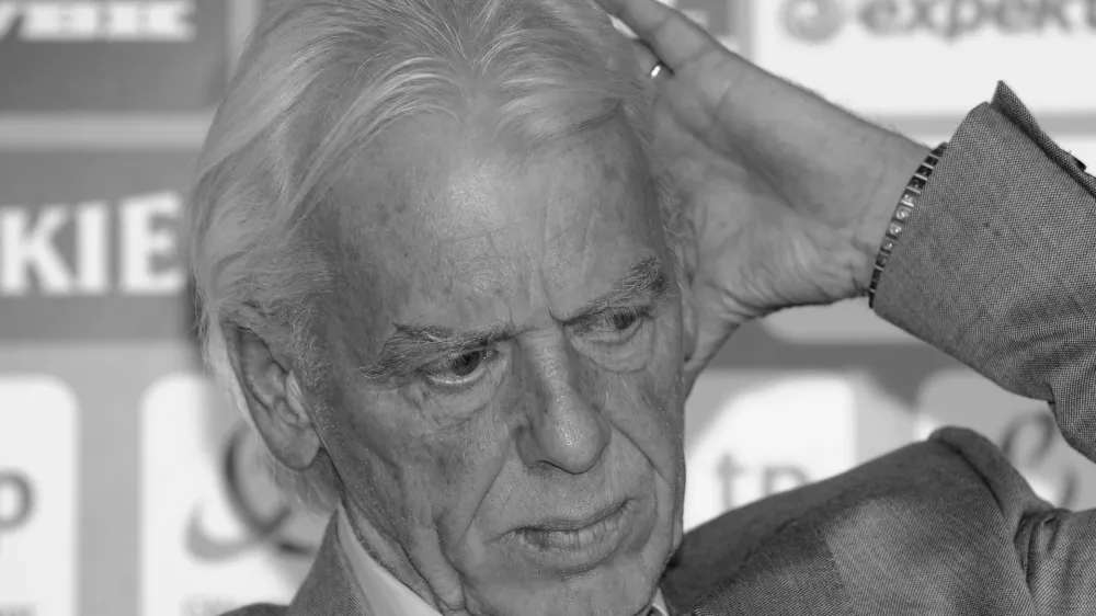 FILED - 17 June 2008, Austria, Bad_Waltersdorf: Leo Beenhakker, Dutch coach of the Polish national soccer team, talks during a press conference in Austria's Bad Waltersdorf. - Former Real Madrid coach Leo Beenhakker has died at the age of 82. Photo: Achim Scheidemann/dpa