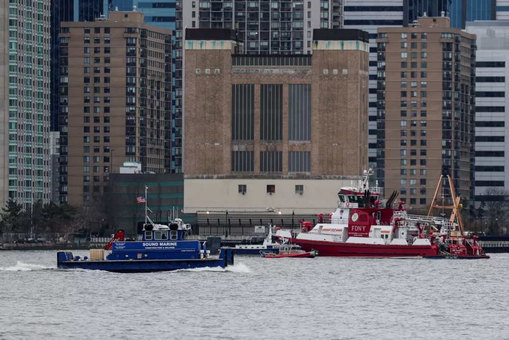 A view shows vessels of the New York Police Department (NYPD) and of New York City Fire Department (FDNY) at the scene of a helicopter crash on the Hudson River near lower Manhattan, in New York, U.S., April 10, 2025. REUTERS/Jeenah Moon