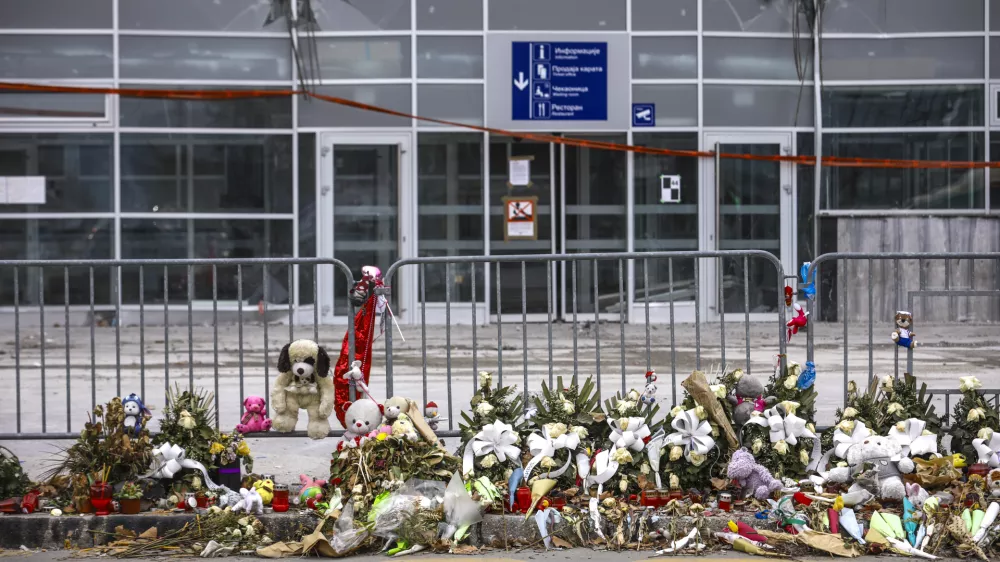 16.2.2025 - Novi sad Srbija - Železniška postaja - podrti nadstrešekFoto: Luka Cjuha