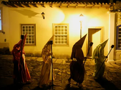 Hooded Catholic faithful walk in the Torch Procession, known as Fogareu, during the Holy Week in Goias, State of Goias, Brazil April 16, 2025. REUTERS/Adriano Machado   TPX IMAGES OF THE DAY