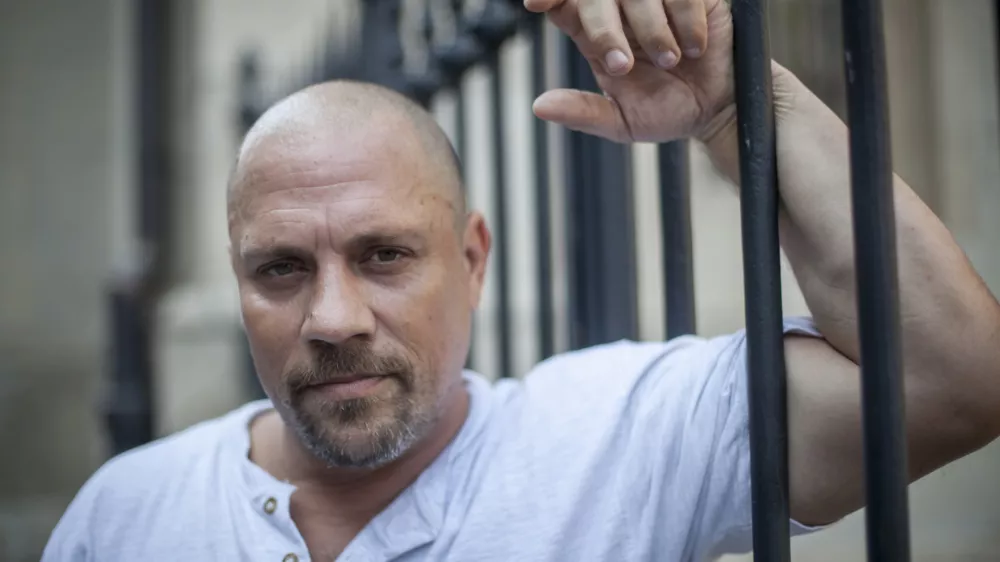 ﻿Boris Dežulović, hrvaški novinar in književnik, Dnevnikov kolumnist    ///FOTO: Luka CjuhaOPOMBA: ZA OBJAVO V PRILOGI – DNEVNIKOV OBJEKTIV - INTERVJU 2015.