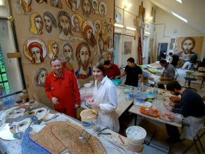 Marko Ivan Rupnik v ateljeju Centra Aletti leta 2007. Foto: Profimedia