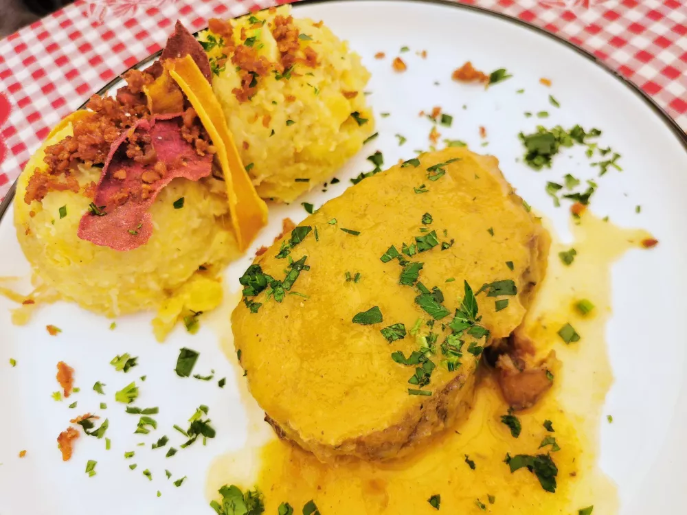 Svinjska pečenka s praženim krompirjem, Restavracija Ljubljančanka