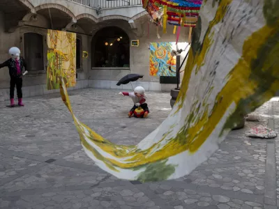 11.04.2025 Kolektiv Døug Døuglandie, razstava atrij Mestne hišeFOTO: Nik Erik Neubauer