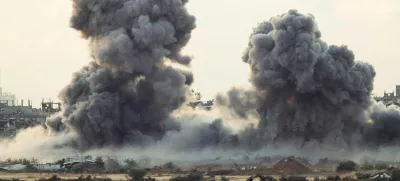 Smoke rises from Gaza after an explosion, as seen from the Israeli side of the border, April 14, 2025. REUTERS/Amir Cohen   TPX IMAGES OF THE DAY
