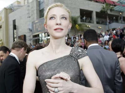 Australian actress Cate Blanchett, nominated for an Oscar for best actress in a supporting role for her work in "Notes on a Scandal," arrives for the 79th Academy Awards Sunday, Feb. 25, 2007, in Los Angeles. (AP Photo/Amy Sancetta)