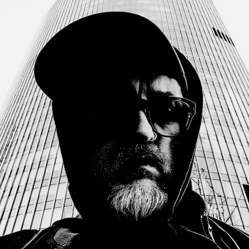 Na SONICI se obeta nastop britanskega kralja basovske muzike Kevina Martina alias The Bug. F Jun Sato