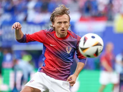 FILED - 24 June 2024, Saxony, Leipzig: Croatia's Luka Modric warms up prior to the start of the UEFA European Championship group B soccer match between Croatia and Italy at Leipzig Stadion. Photo: Jan Woitas/dpa