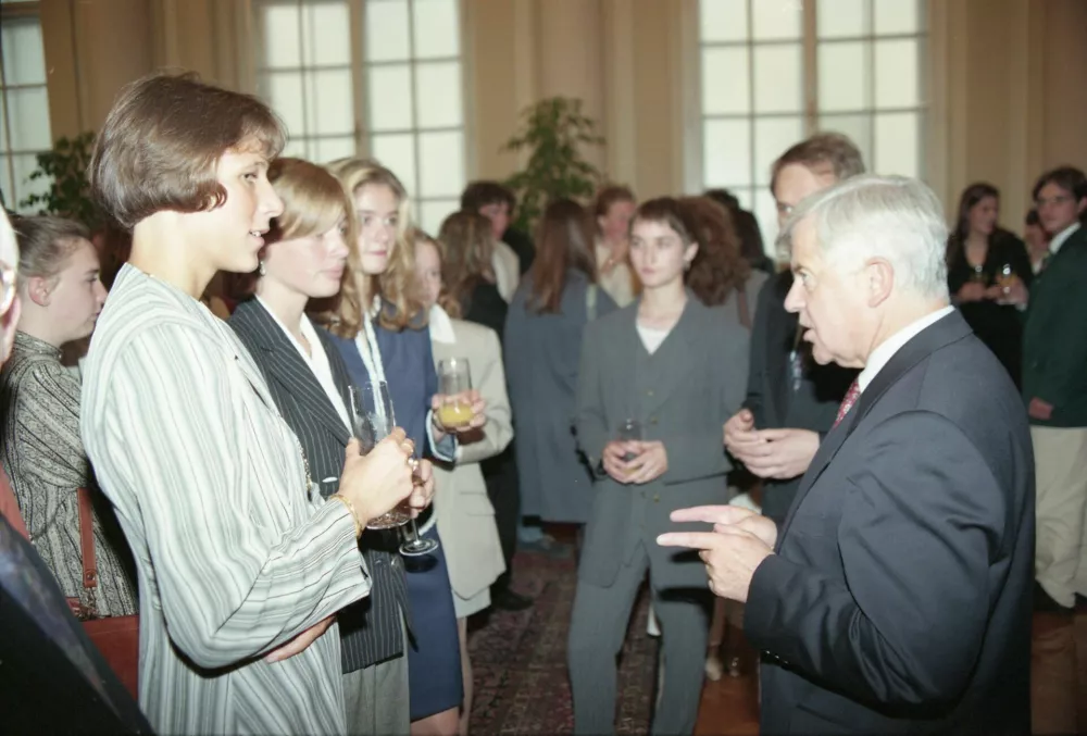 Najboljše maturante je prvi sprejel tedanji predsednik republike Milan Kučan in ta gesta se je ohranila vse do danes. / Foto: dokumentacija