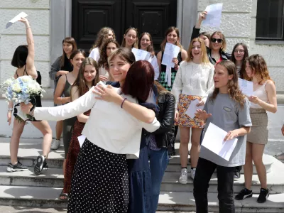 ﻿Gimnazija Poljane - 21.05.2021 - zaključek izobraževanja v srednjih šolah - maturitetna spričevala - dijaki - maturanti - šolstvo - //FOTO: Jaka Gasar / Foto: Jaka Gasar