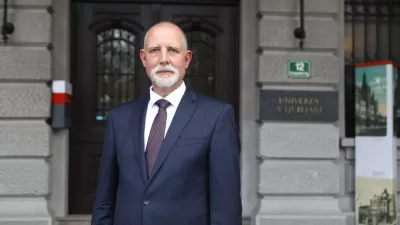 Prof. dr. Irena Mlinarič-Raščan16.04.2025 - Univerza v Ljubljani - Rektorat - 16.4.2025 - Prof. dr. Irena Mlinarič-Raščan in prof. dr. Gregor Majdič bosta podala izjavi za medije pred RektoratomFoto: Luka Cjuha