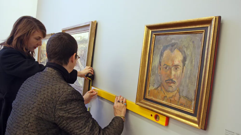 Najstarejši avtoportret Zorana Mušiča iz leta 1941 na retrospektivni razstavi pred leti v Moderni galeriji v Ljubljani. Foto: Luka Cjuha