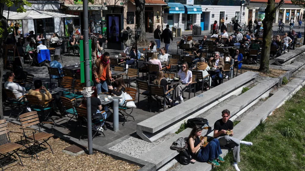 Po podatkih javnega podjetja Voka Snaga ima manj kot polovica gostincev z njimi sklenjeno ustrezno pogodbo za odvoz odpadne embalaže. Foto: Bojan Velikonja