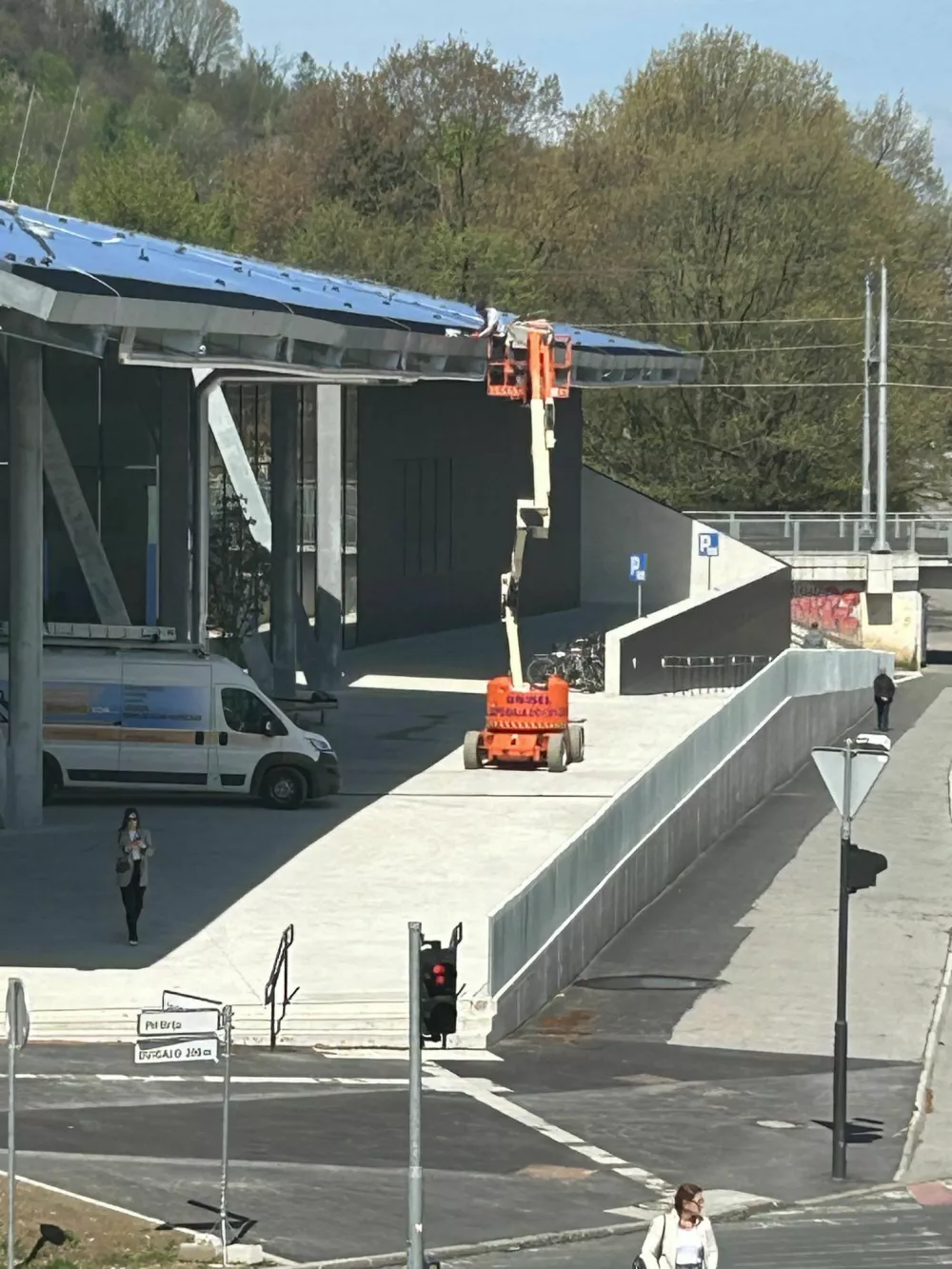 Ilirija, popravilo strehe.