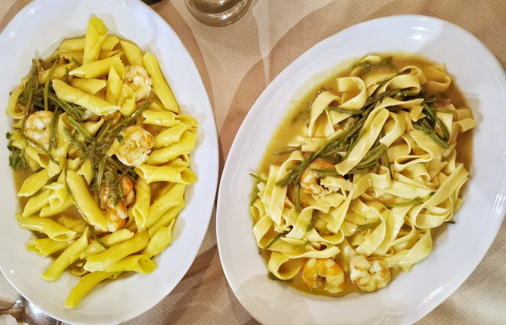Fuži in rezanci z gamberi in divjimi šparglji, Gostilna Korte