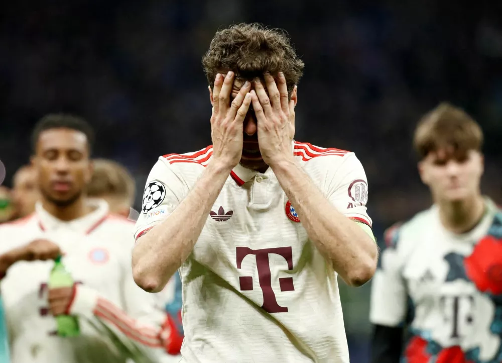 Soccer Football - Champions League - Quarter Final - Second Leg - Inter Milan v Bayern Munich - San Siro, Milan, Italy - April 16, 2025 Bayern Munich's Thomas Muller looks dejected after the match REUTERS/Alessandro Garofalo   TPX IMAGES OF THE DAY