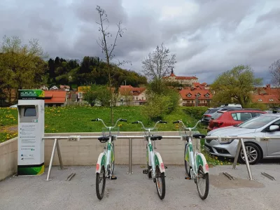 V Škofji Loki so lani našteli skoraj 11.000 izposoj koles. Foto: Tina Jereb