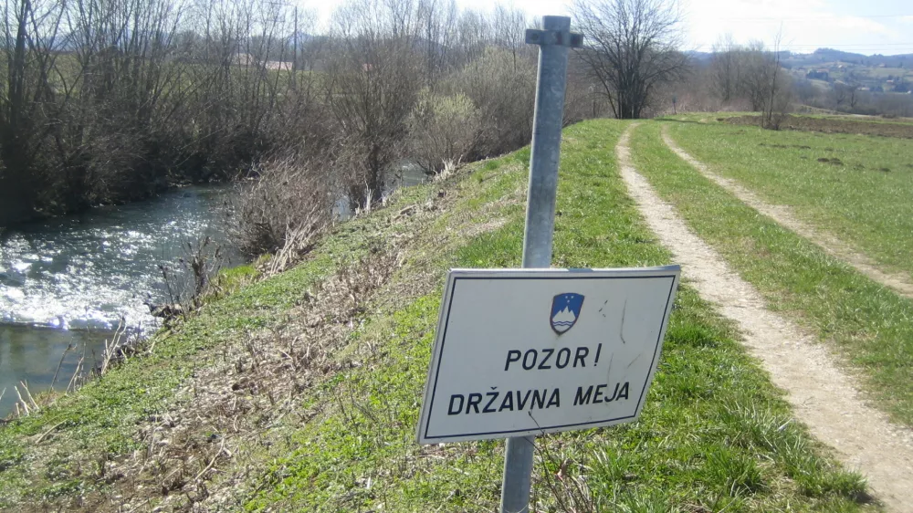 Slovensko-hrvaška meja na reki SotliFoto: Ernest Sečen