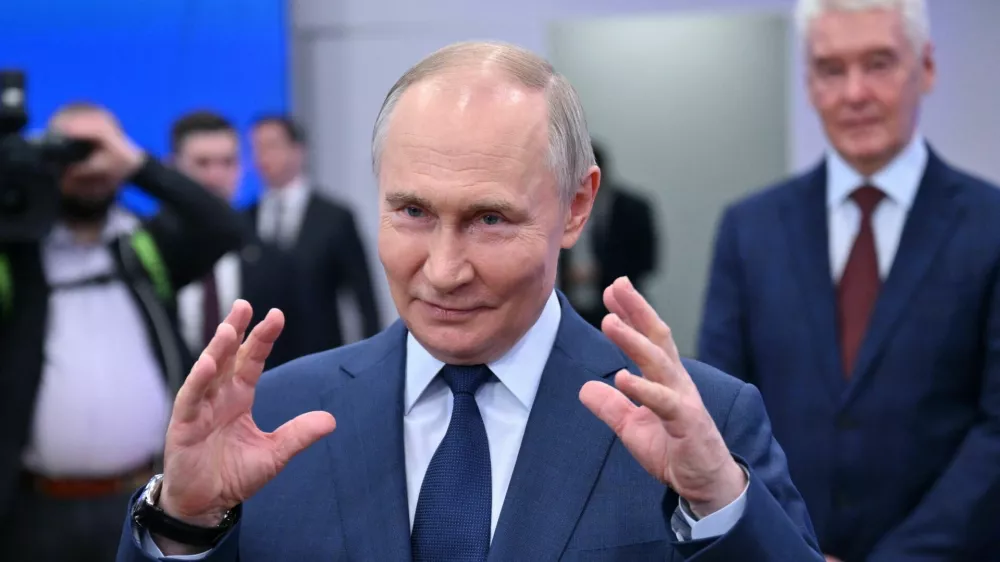 Russian President Vladimir Putin meets with students during a visit to the Bauman Moscow State Technical University in Moscow, Russia April 16, 2025. Sputnik/Kristina Kormilitsyna/Pool via REUTERS ATTENTION EDITORS - THIS IMAGE WAS PROVIDED BY A THIRD PARTY.