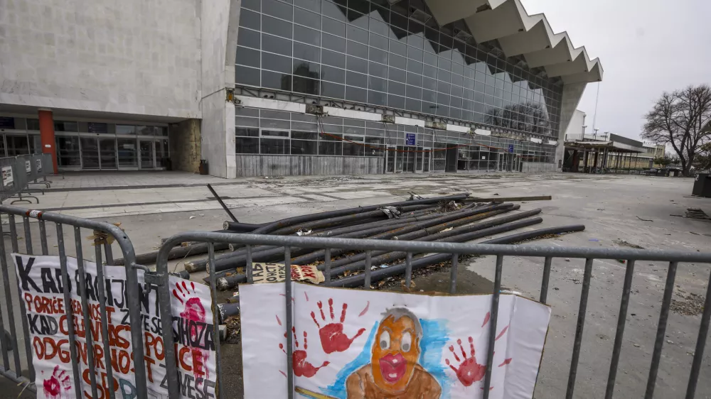 16.2.2025 - Novi sad Srbija - Železniška postaja - podrti nadstrešekFoto: Luka Cjuha