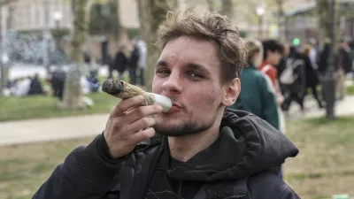- simbolična fotografija: joint – konoplja – marihuana –  - 20.04.2023 – Kongresni trg - tradicionalni Marihuana marš 2023 v organizaciji Študentske organizacije Univerze v Ljubljani - //FOTO: Jaka Gasar