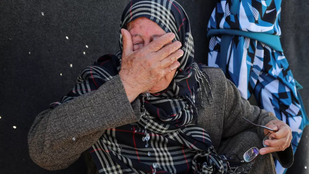 The aunt of Palestinian man Ghassan Asaliya, who was killed along with his wife and all their five children in an Israeli strike on their tent where they sheltered, according to medics, reacts at the site in Jabalia refugee camp in the northern Gaza Strip April 17, 2025. REUTERS/Mahmoud Issa