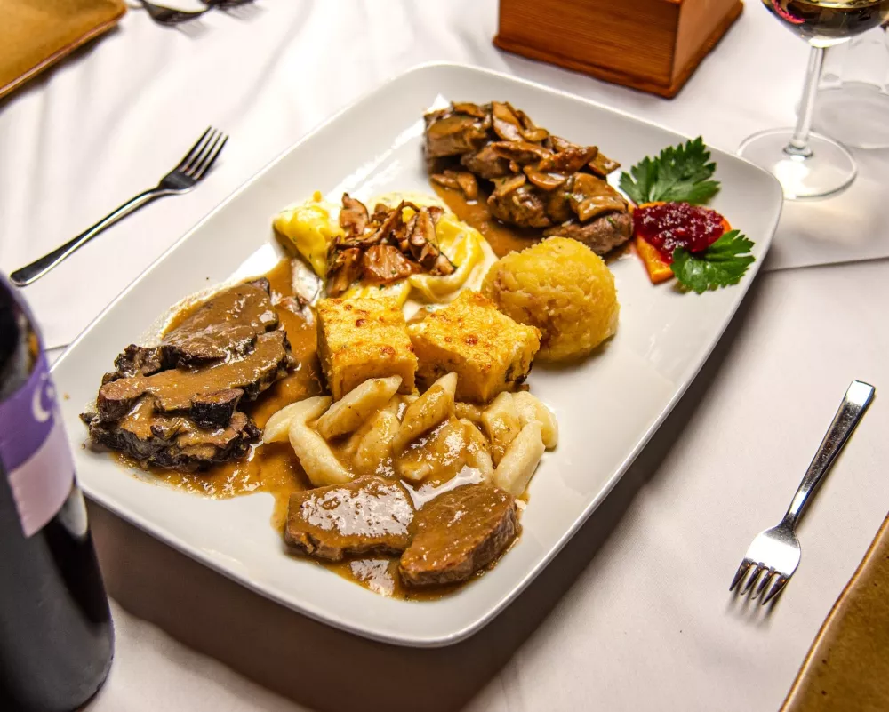 Gostilna pod Slavnikom