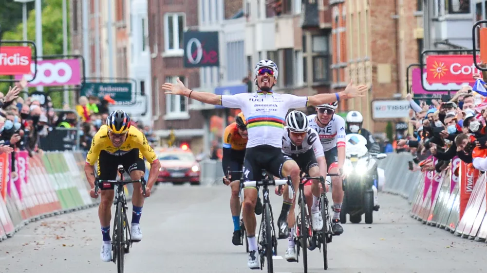 Liège-Bastogne-Liège 2020 - 04/10/2020 - Liège / Liège (257 km) - Belgique - Julian ALAPHILIPPE (DECEUNINCK- QUICK - STEP)Primoz ROGLIC (JUMBO - VISMA) - Marc HIRSCHI (TEAM SUNWEB) - Tadej POGACAR (UAE TEAM EMIRATES)
