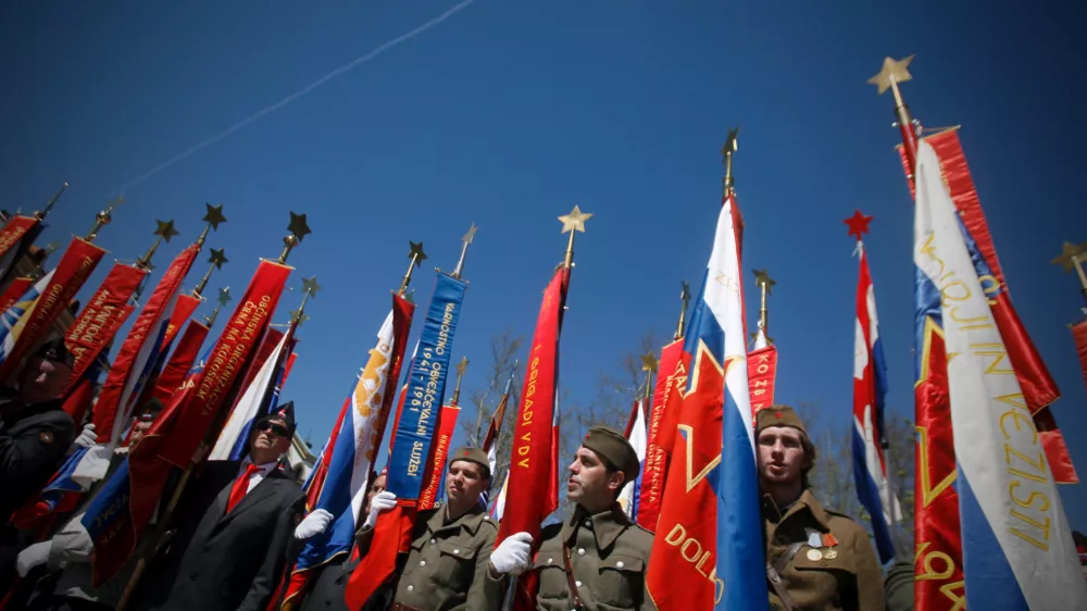 praporščaki - proslava - državni praznik 27. april Dan upora proti okupatorju - Zveza združenj borcev NOB Slovenije zbrali sredstva in organizirali vseslovensko proslavo, ker je Vlada zaradi varčevanja odpovedala državno proslavo    //FOTO: Bojan Velikonja