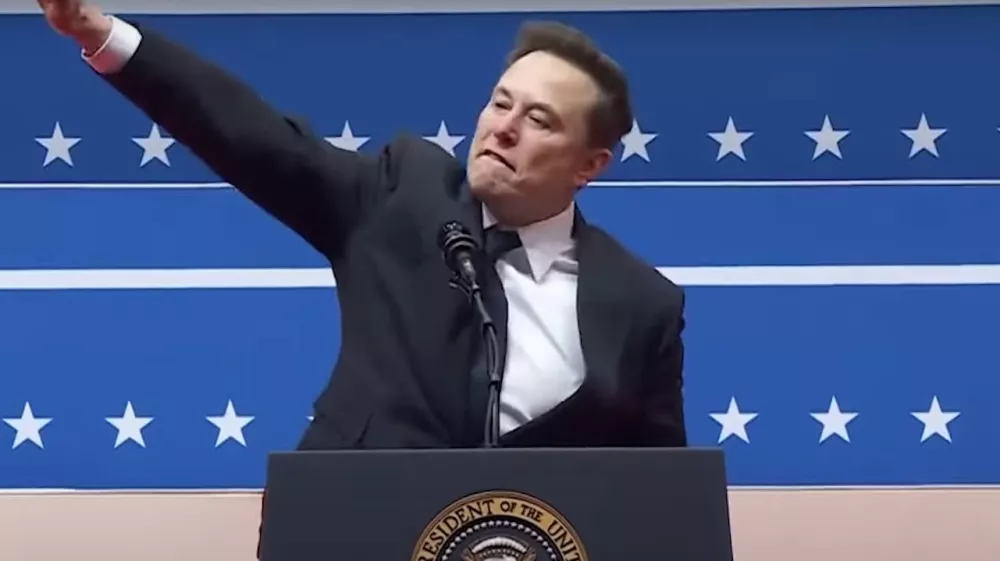 Elon Musk si je na zborovanju po zmagi Donalda Trumpa na predsedniških voluvah v ZDA privoščil sporno gesto.