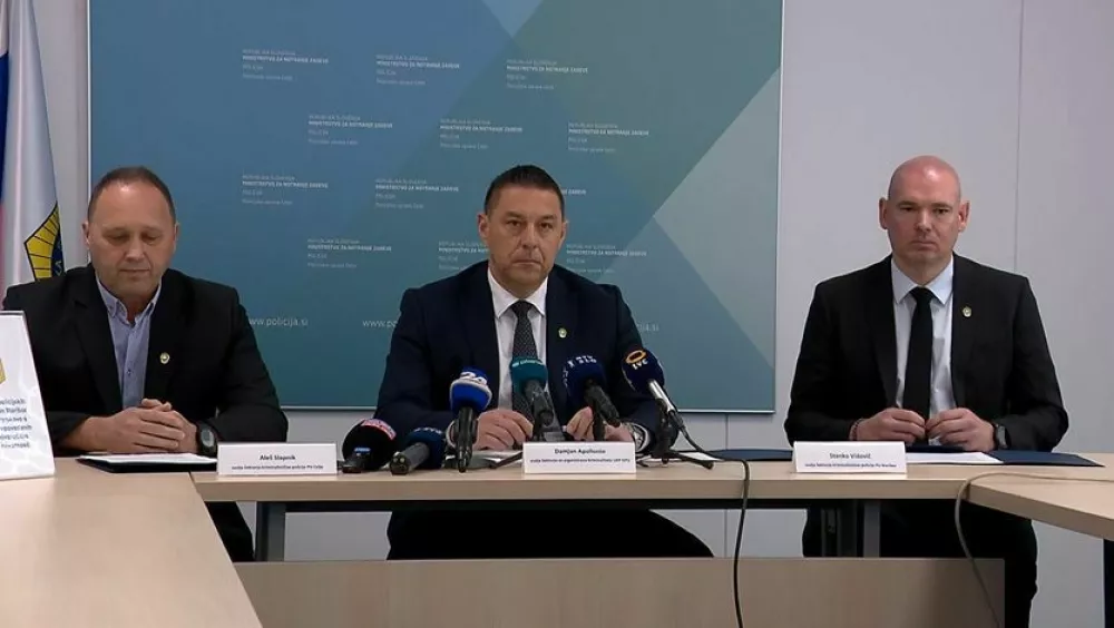 Aleš Slapnik, Damjan Apollonio in Stanko Vidovič so na tiskovni konferenci predstavili rezultate dlje časa trajajoče preiskave. 