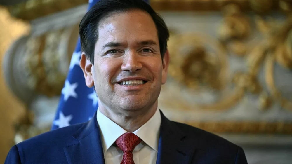 U.S. Secretary of State Marco Rubio poses for photos upon his arrival at the Quai d'Orsay, France's Ministry of Foreign Affairs, before a bilateral meeting with his French counterpart in Paris, France April 17, 2025. JULIEN DE ROSA/Pool via REUTERS
