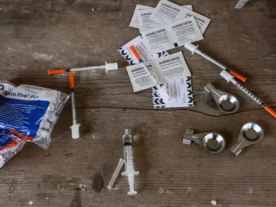 Fentanil je podoben morfinu, vendar je v primerjavi z njim od 50- do 100-krat močnejši, v primerjavi s heroinom pa 50-krat močnejši. Fotografija je simbolična. Foto: Luka Cjuha 