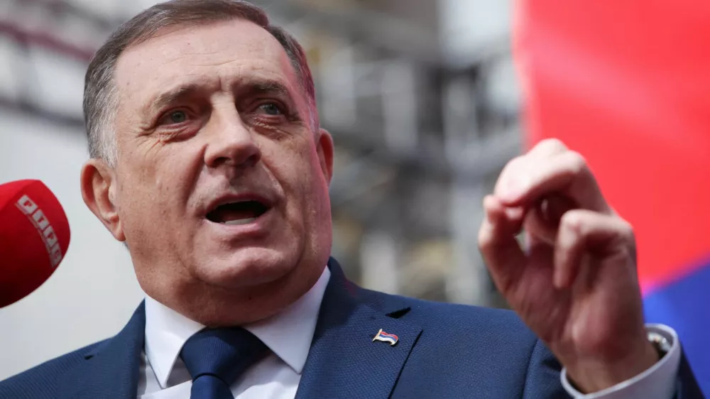 FILE PHOTO: President of Republika Srpska (Serb Republic) Milorad Dodik addresses his supporters reacting to court decision on charges that he defied rulings by an international peace envoy, in Banja Luka, Bosnia and Herzegovina, February 25, 2025. REUTERS/Amel Emric/File Photo