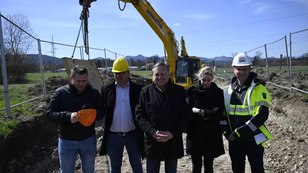 ljubljanski župan Zoran Janković - 04.04.2023 - ekskurzija po Ljubljani z ljubljanskim županom Zoranom Jankovićem – ogled največjih ljubljanskih gradbišč od Roga in Ilirije do Barja in kanala C0//FOTO: Nik Erik Neubauer